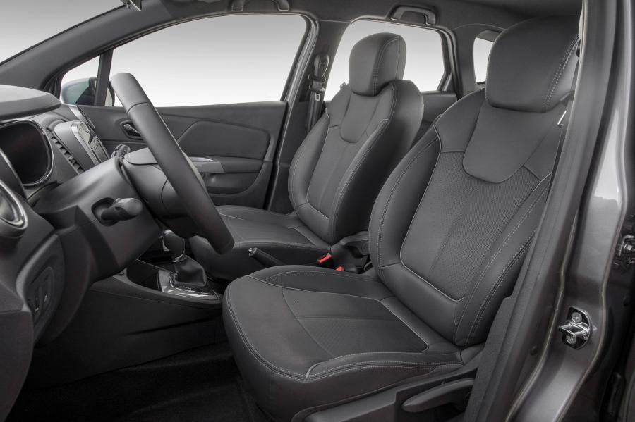 Интерьер Renault Captur Bose 2018 года  (LA) (фото 29 из 38)